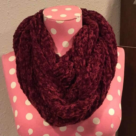 Infinity Loop scarf - Picture 2 of 4